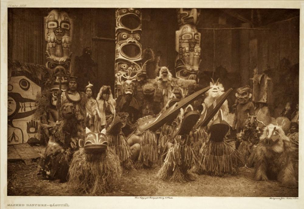 Edward S. Curtis, Potlatch di una tribù di Nativi della Columbia Britannica, 1900.